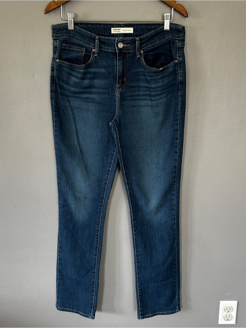 Signature by Levi Strauss & Co Women’s Mid Rise Straight Jeans Size 10 Long